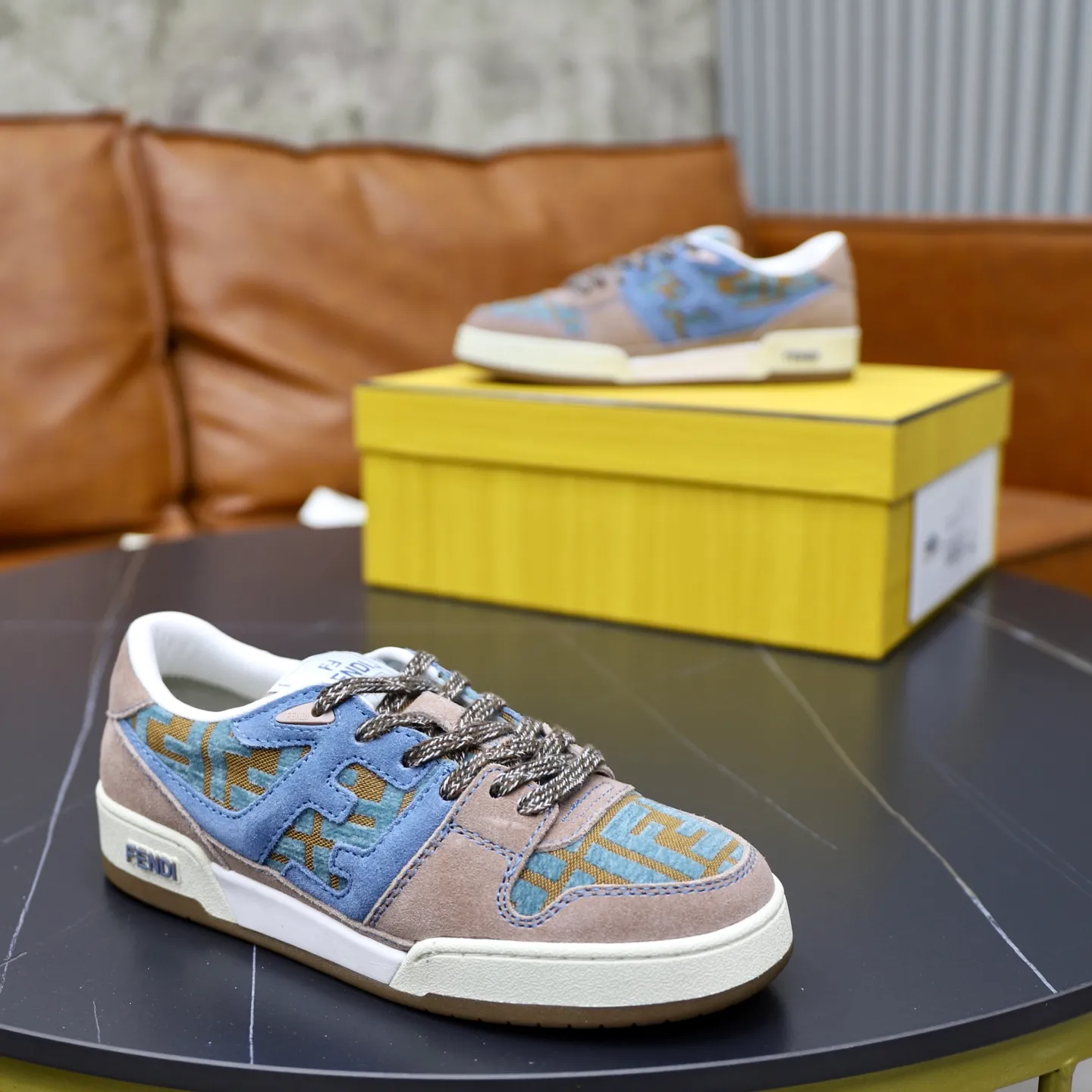 Ex-factory price: 640🔥Couple model (top original order) Brand: FENDI Size: 35-44 (customized for men 38 and 45) Grade: original order quality High version Material: Imported original cowhide stitching ➕ High-quality and comfortable lining Original TPU lightweight anti-slip outsole Style category: Travel fashion casual shoes Versatile trend